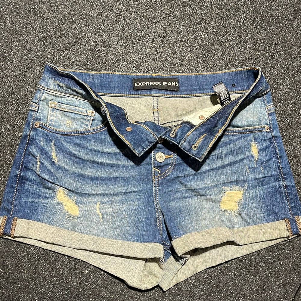 Express size 4 distressed denim jean shorts